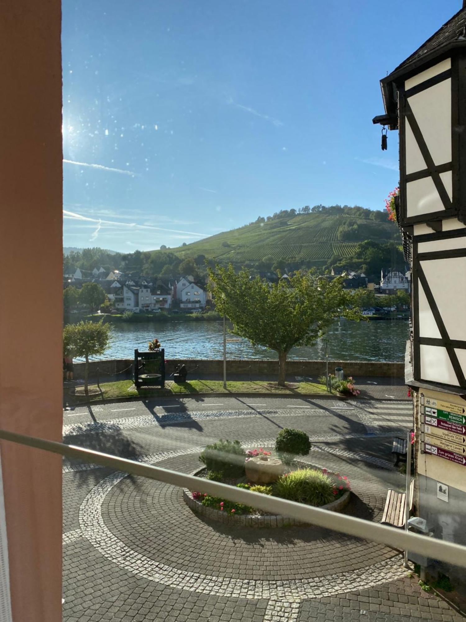 Ferienwohnung Zentral An Der Moselpromenade Zell Exterior foto