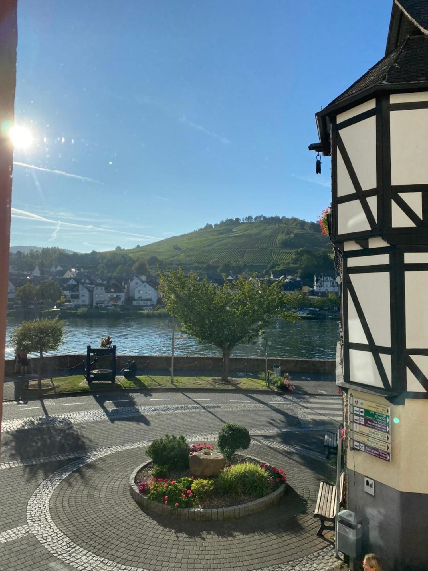Ferienwohnung Zentral An Der Moselpromenade Zell Exterior foto